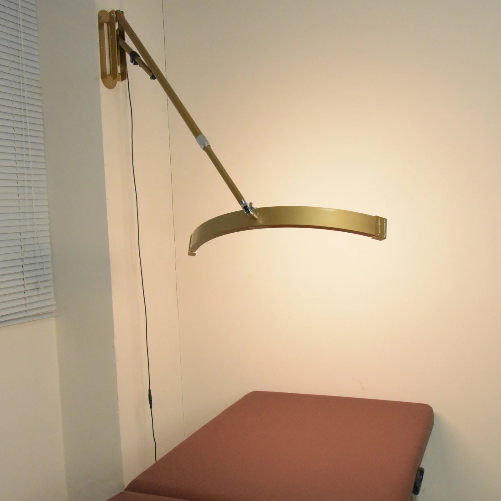Fosoto Dimmable LED Gold Light wall mount half moon light Fill light for Beauty Salon Makeup Haircut Barbershop eyebrow tattoo