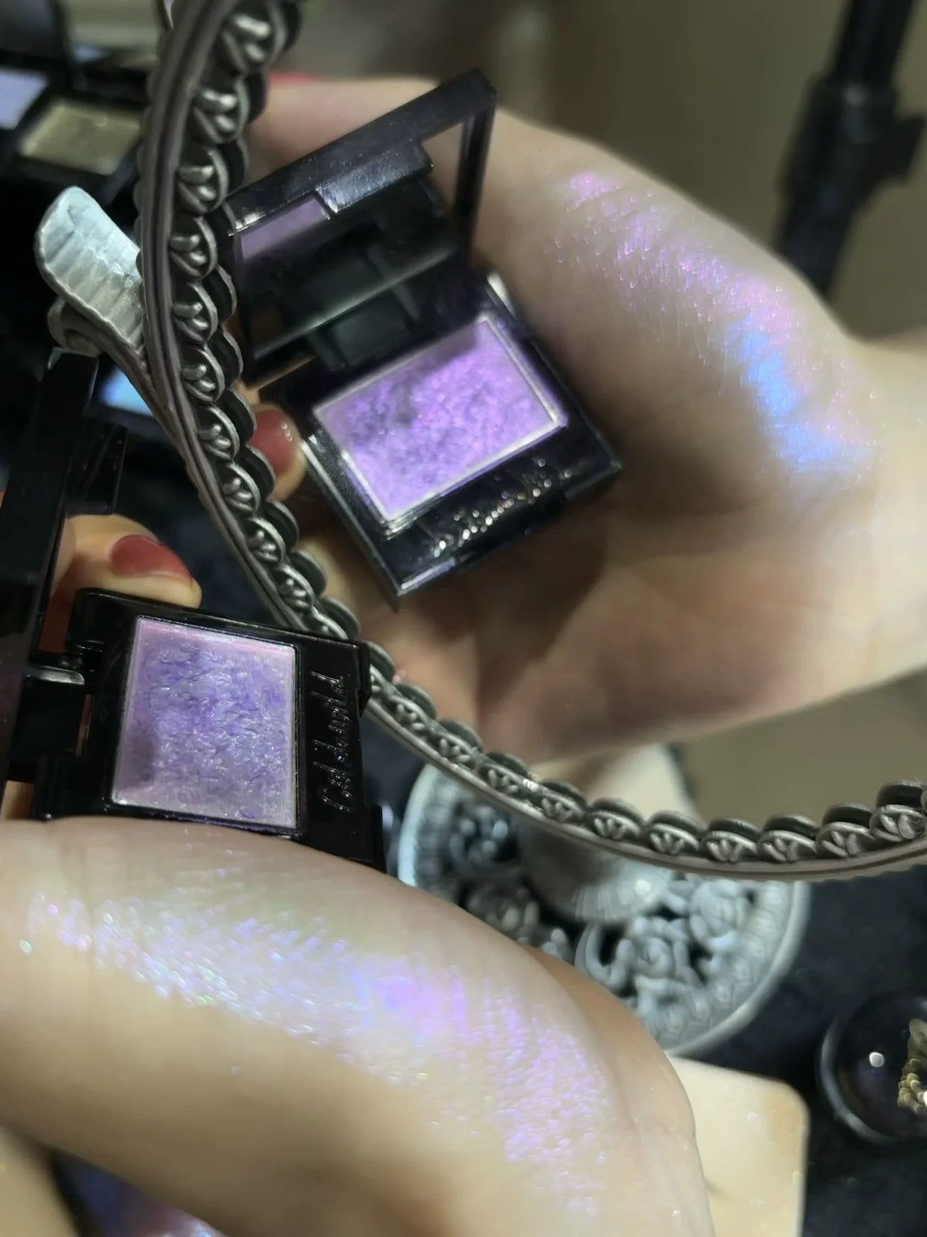 Coldnwild Monochrome Gradual Eye Shadow Chameleon Glitter Highly Pigmented Blue Purple High Concentration Optical Eye Makeup